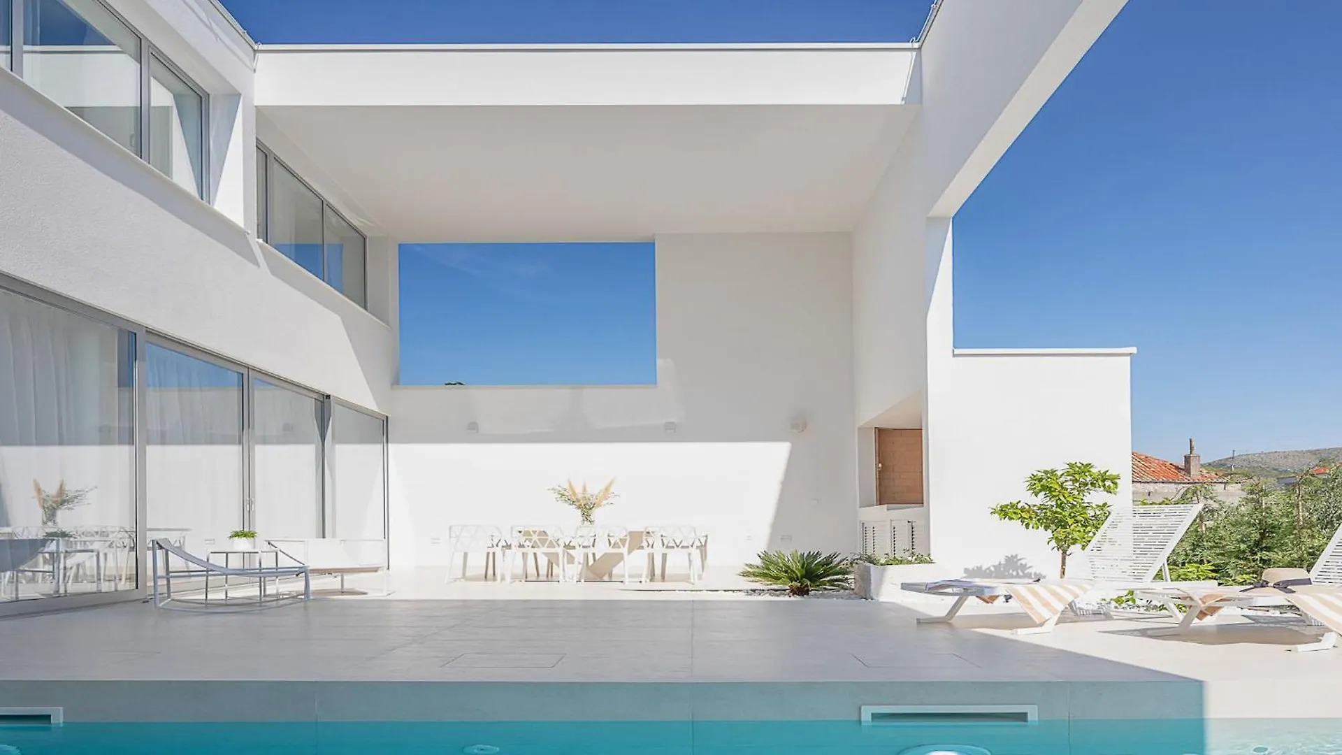 Spectacular Trogir Villa 4 Bedrooms Villa Trogir Sunrise Breath-Taking Sea Views Heated Swimming Pool Kroatien